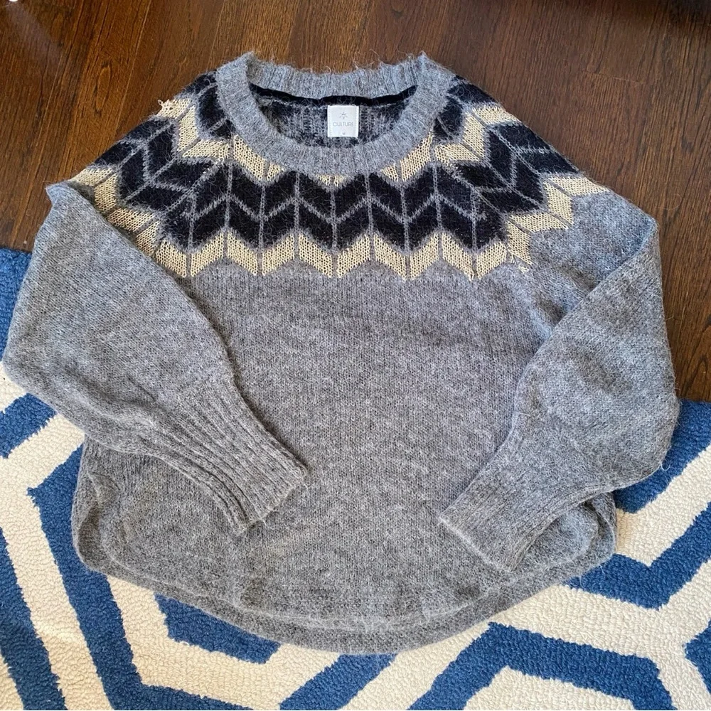 ❄️ CULTURE GREY BLACK GOLD CHEVRON LOOSE FIT KNIT SWEATER!